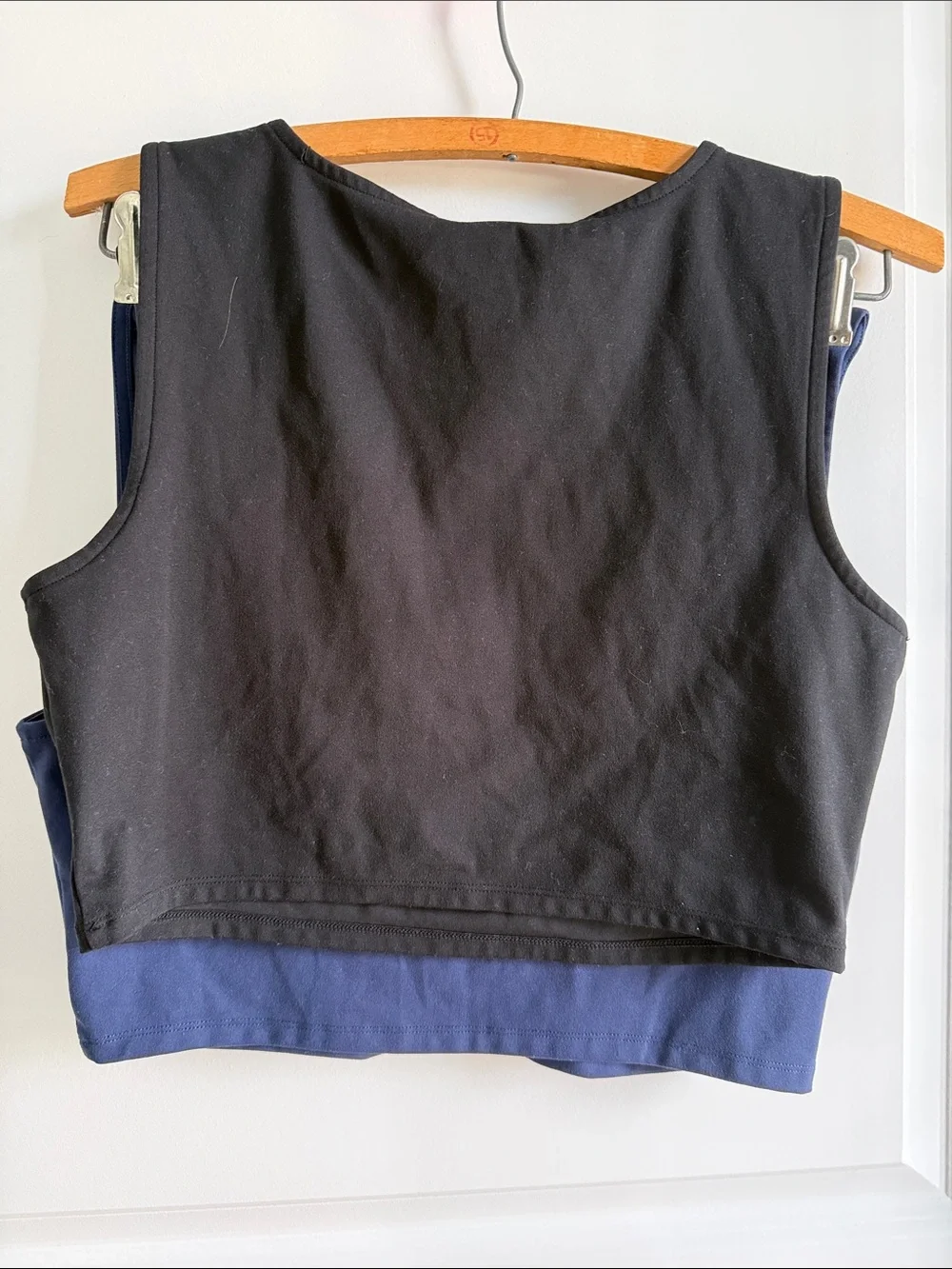 Yogalicious 2-Pack NWOT Sleeveless V-Neck Crop Tank Tops Navy Black L
